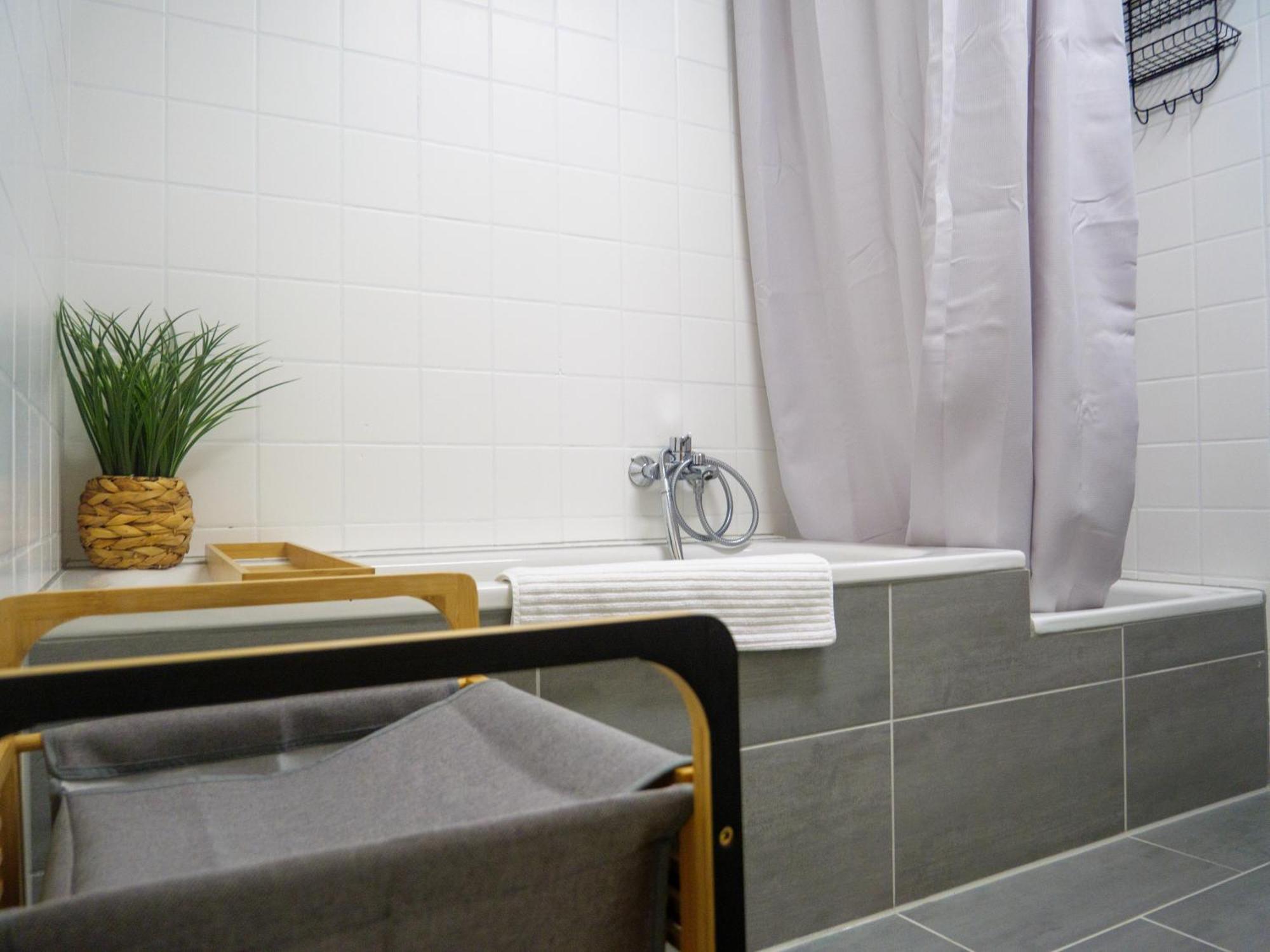 Amao-Brown I Exklusives City-Apartment I 85Qm I Privatparkplatz & Komfort I King-Size Bed Lahr  Bagian luar foto